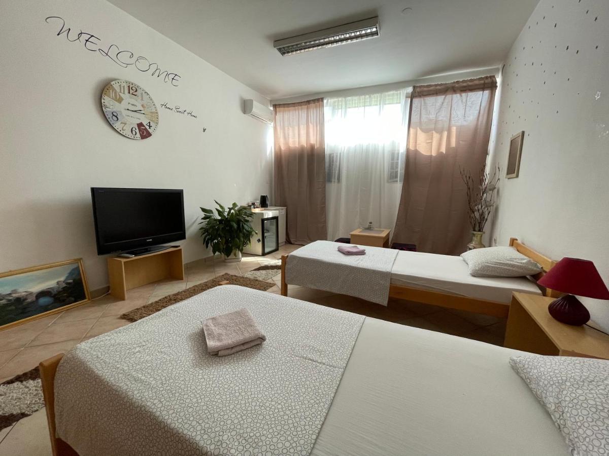 Rooms Deny Mostar Esterno foto